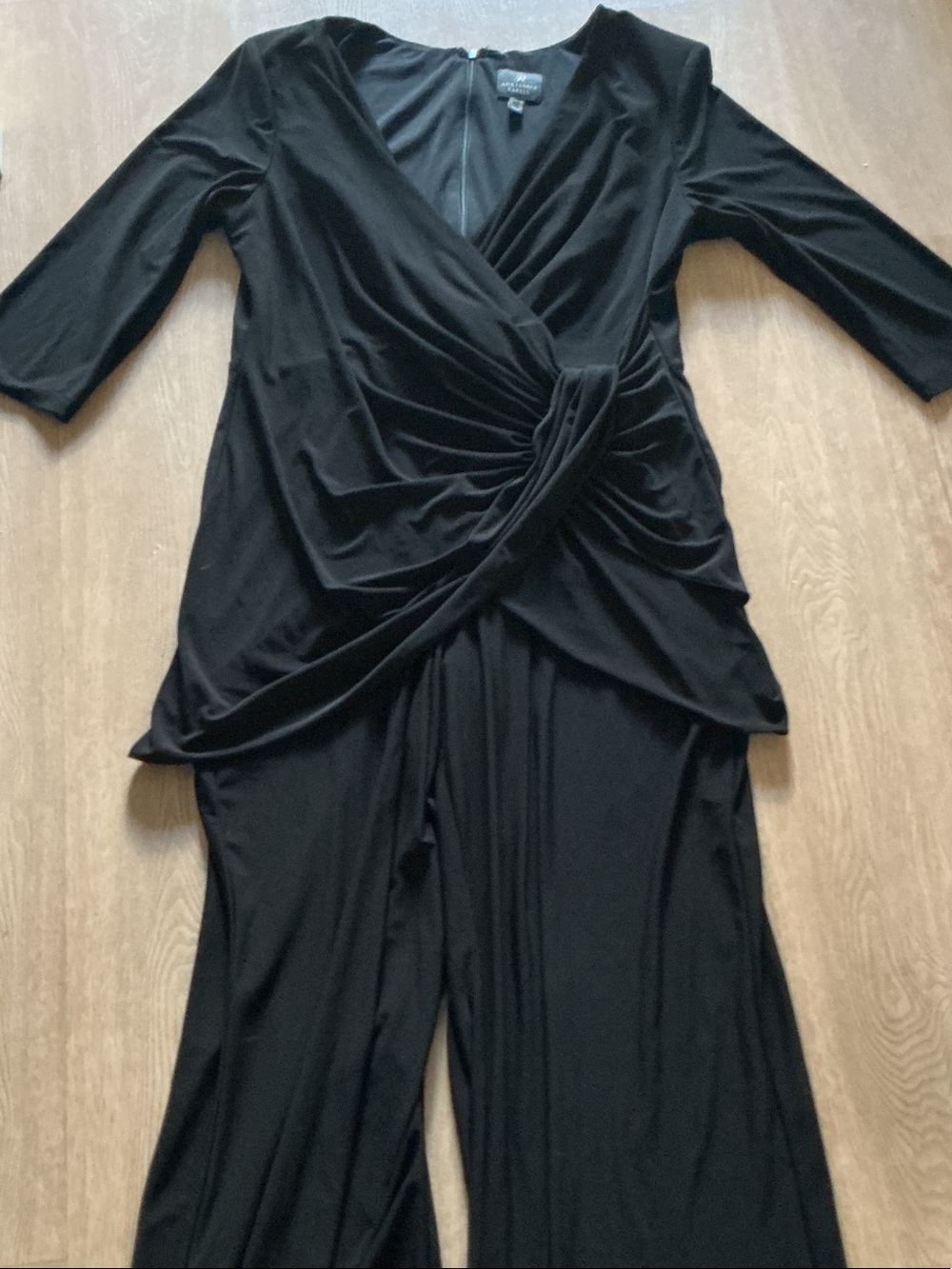 Adrianna Papell Black Twist-Front V-Neck Jumpsuit nice soft size 16 plus size
